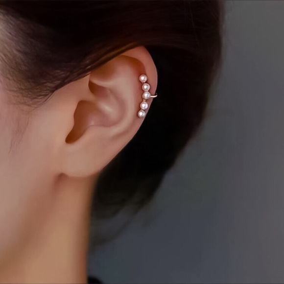 ⚜️[𝟯/$𝟭𝟴]⚜️Pearl Pave Gold Simple Cuff Earring NEW - Picture 7 of 8